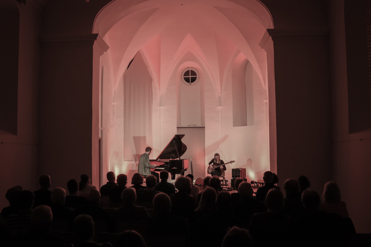 Tanz durch die Nacht: David Helbock und Julia Hofer eröffnen Herbstlaub-Reihe in Pleinting